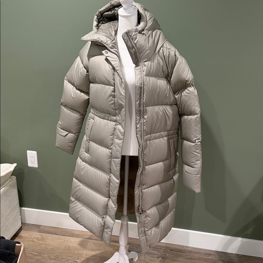 Helly Hansen Women's taupe down Puffer Coat